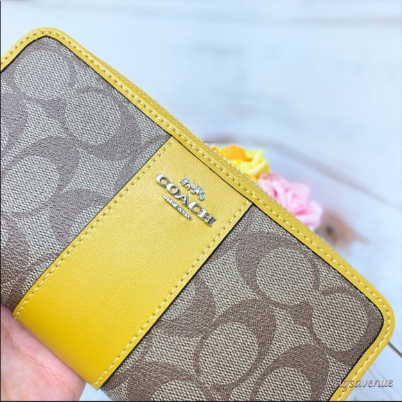 Coach khaki flax wallet signature yellow NWT - Picture 4 of 6
